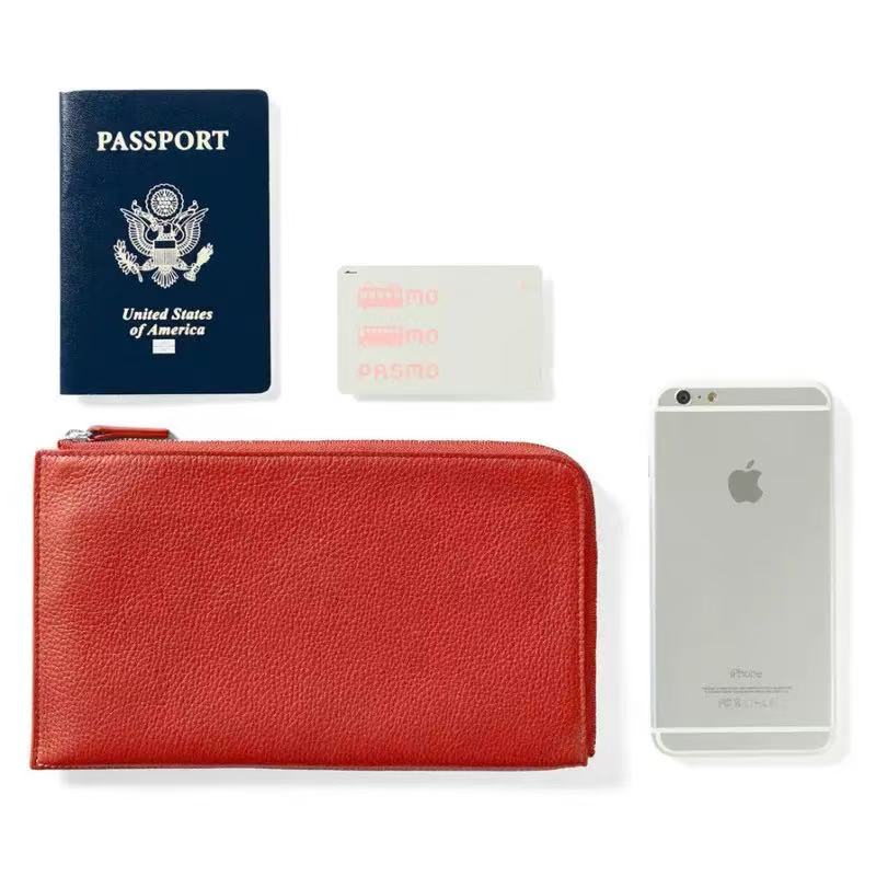 PB010 Zip Clutch