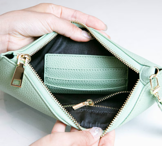 PB008 Wristlet Clutch